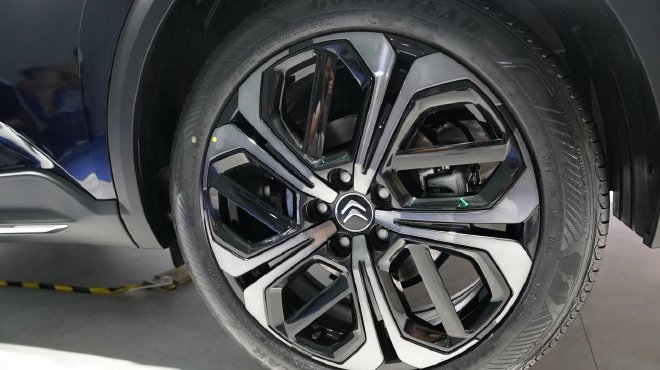 2024成都车展：2024款凡尔赛C5 X亮相