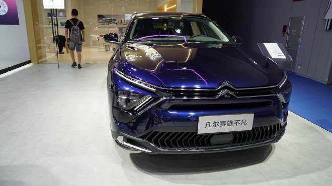 2024成都车展：2024款凡尔赛C5 X亮相