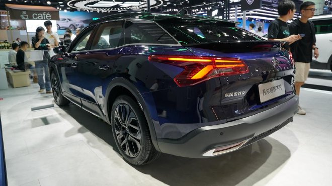 2024成都车展：2024款凡尔赛C5 X亮相