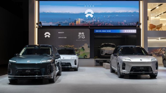 2025成都车展：蔚来多车亮相 补能体系升级