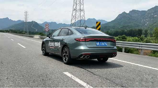试驾奇瑞艾瑞泽8 PRO 猎鹰500智驾辅助体验好评