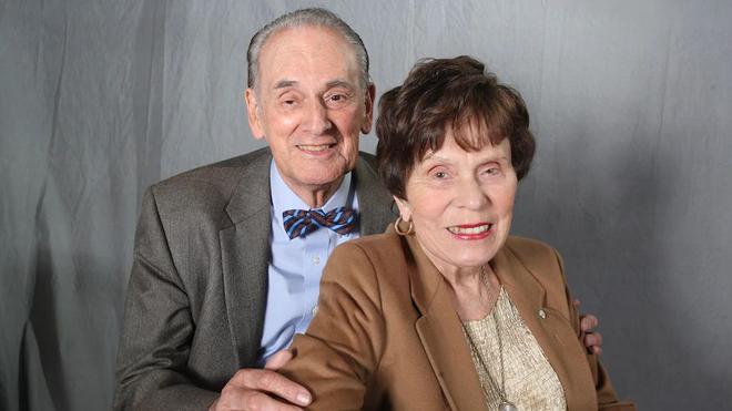 美国一大学获捐赠15台经典老爷车 售价约合7000万