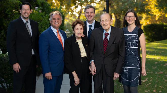 美国一大学获捐赠15台经典老爷车 售价约合7000万