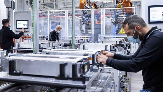 梅赛德斯奔驰正式投产用于即将上市的EQS电池系统