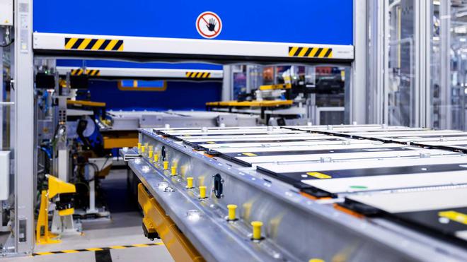 梅赛德斯奔驰正式投产用于即将上市的EQS电池系统