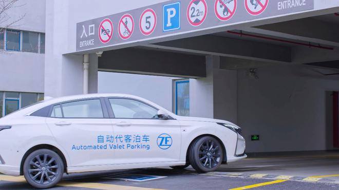 采埃孚全球首发车载超级计算机 采睿星ProAI