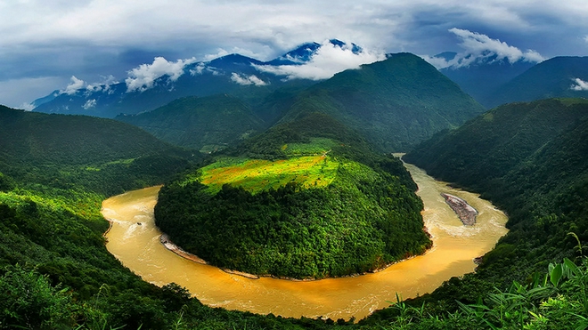 雅鲁藏布江大峡谷(图片来源网络)
