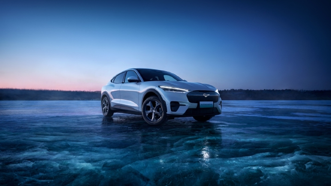 首批车主集结 福特Mustang Mach-E开启冰雪主题城市店活动