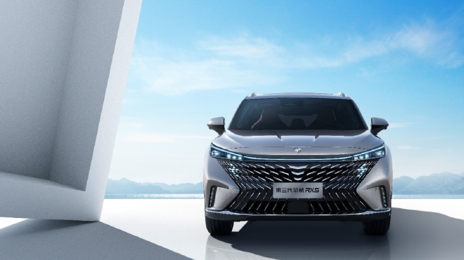 Based on the architecture of SAIC Everest, a new third-generation Roewe RX5/super-hybrid eRX5 dual car was launched