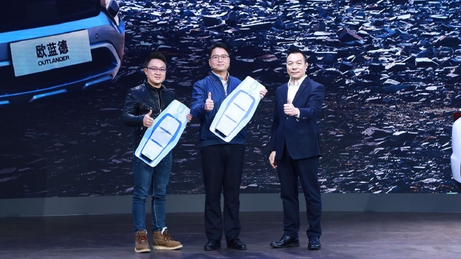 2022广州车展：广汽三菱全新欧蓝德首任车主交付