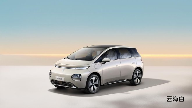 定位大五座纯电家用车 宝骏云朵“天空美学”首发三种云系车色