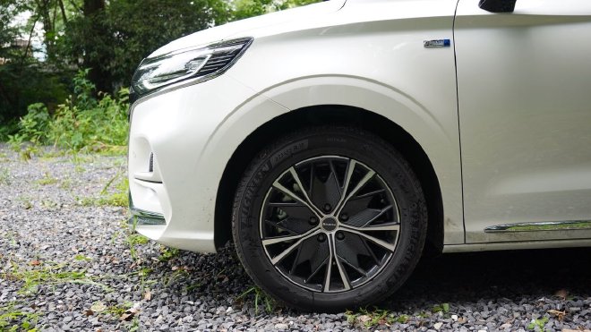 The space experience is beyond imagination. Test drive the 2023 Roewe iMAX8