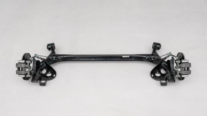 主打安全本色 一镜到底看五菱缤果拆车