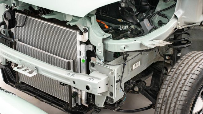 主打安全本色 一镜到底看五菱缤果拆车