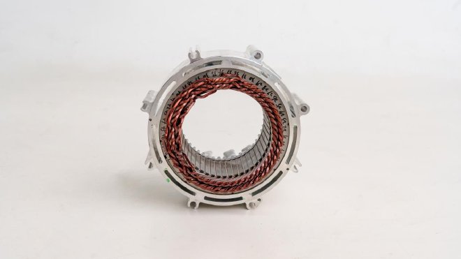 主打安全本色 一镜到底看五菱缤果拆车