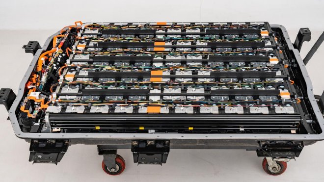 主打安全本色 一镜到底看五菱缤果拆车