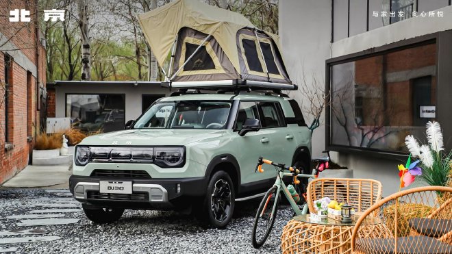 2024成都车展：北京BJ40魔核电驱版亮相