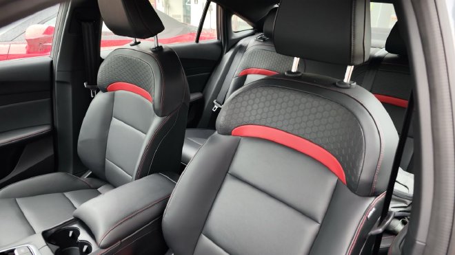 名爵轿跑新车全新MG5到店