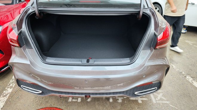 名爵轿跑新车全新MG5到店