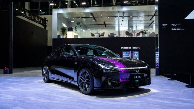2024广州车展：极越AI智驾超跑ROBO X全球首发