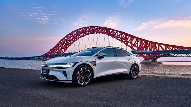 极氪007GT：以‘科技猎装’重构未来出行美学