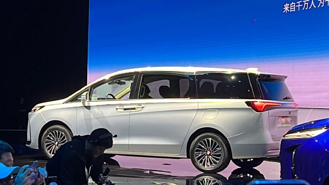 2025上海车展：别克GL8陆尚正式上市