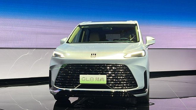 2025上海车展：别克GL8陆尚正式上市