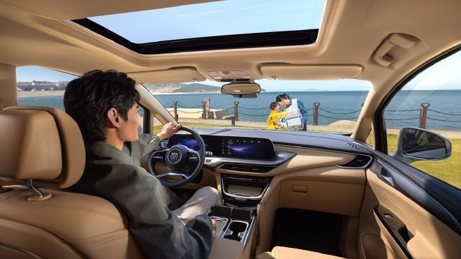 2025上海车展：别克GL8陆尚正式上市