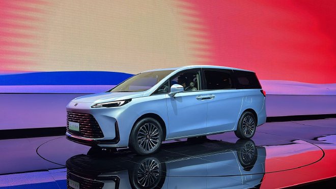2025上海车展：别克GL8陆尚正式上市