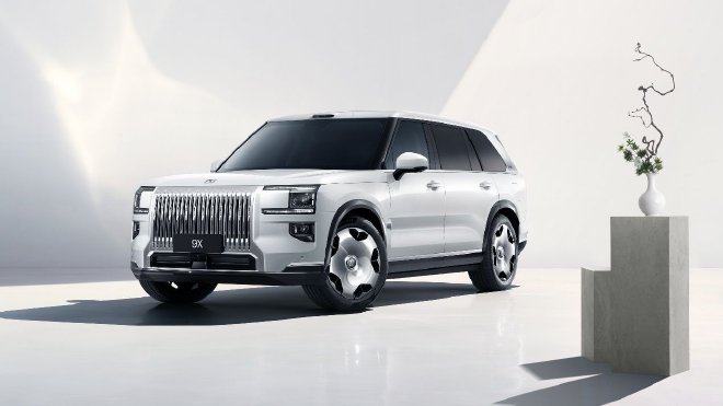 极氪9X全新配色“极昼白”