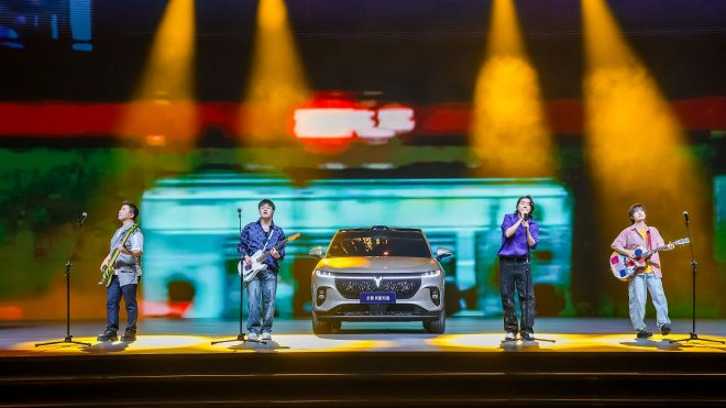 岚图FREE+与全新知音首搭华为ADS4+鸿蒙座舱5