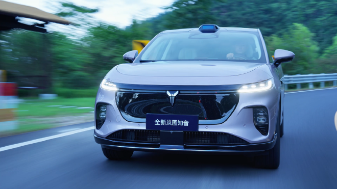 理解家用车的全新角度：动态试驾全新岚图知音