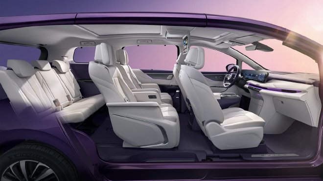 三排剧院式座椅布局