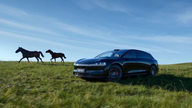 享界S9T开启首批交付 车主亲临超级工厂参观