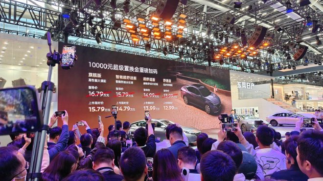 2025广州车展：天籁·鸿蒙座舱售价12.99万元起