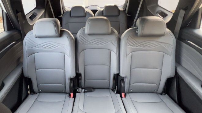 上市限时价8.99-11.99万元 吉利第三代豪越L正式上市