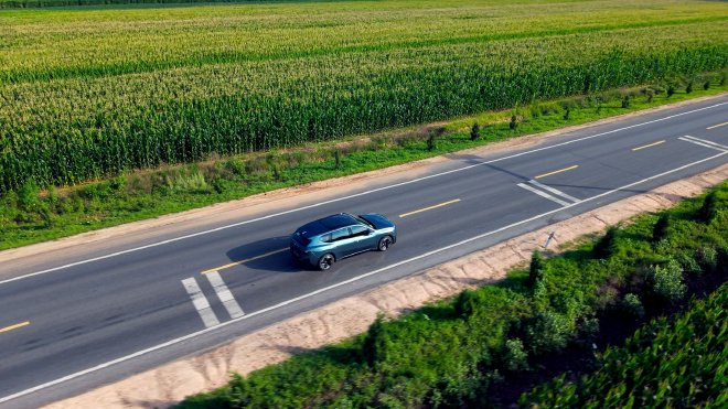 新世代BMW iX3 50L极限续航路测创造BMW新纪录