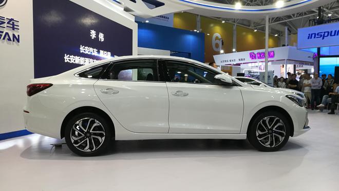 长安全新逸动EV460正式亮相