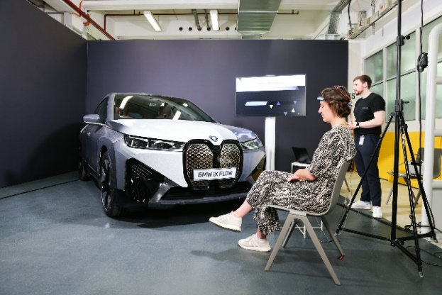 BMW iX Flow“电子墨水”一键变色 诠释宝马创新实力