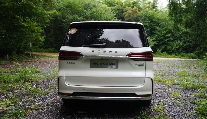 The space experience is beyond imagination. Test drive the 2023 Roewe iMAX8
