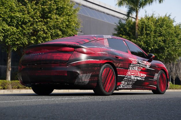 方程豹首款轿车最新谍照 或共享腾势Z三电技术