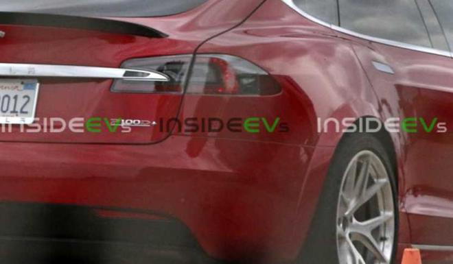 特斯拉Model S在纽博格林附近测试
