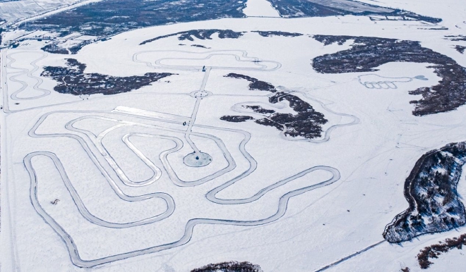 驰骋冰天雪地 皇冠陆放&皇冠SportCross双车体验