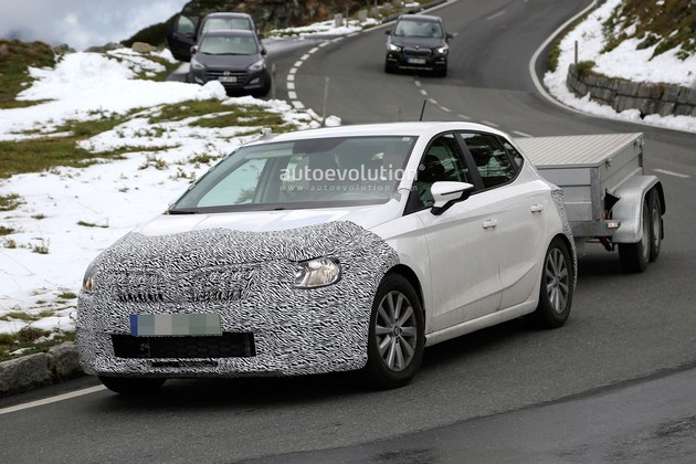 此前曝光的斯柯达Rapid路试谍照（图片来源网络）