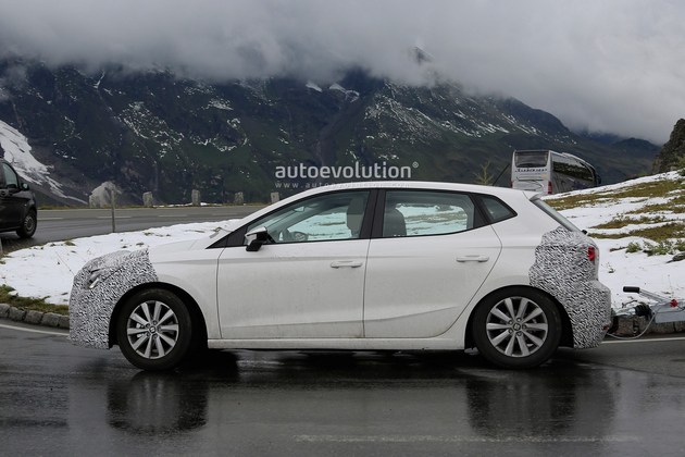 此前曝光的斯柯达Rapid路试谍照（图片来源网络）