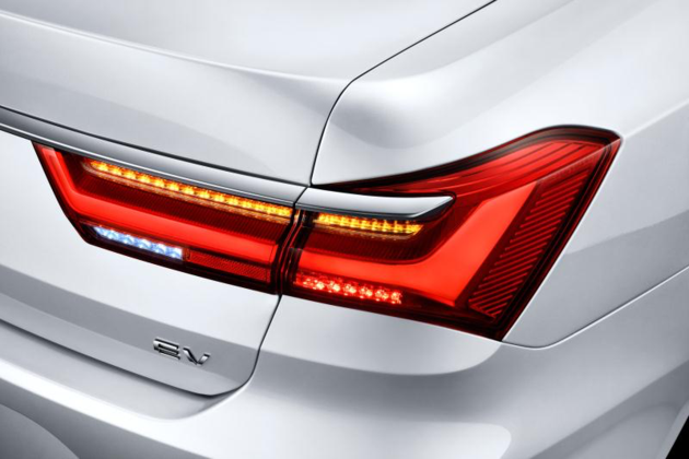 全新比亚迪秦EV细节官图曝光 家族设计