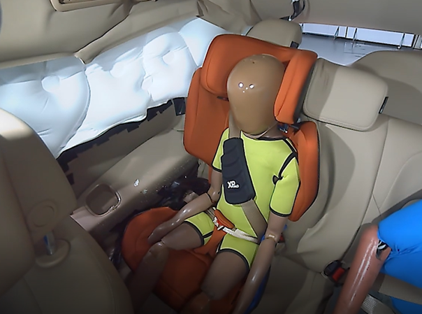 别克GL8陆尚以全优成绩创MPV三排安全碰撞纪录