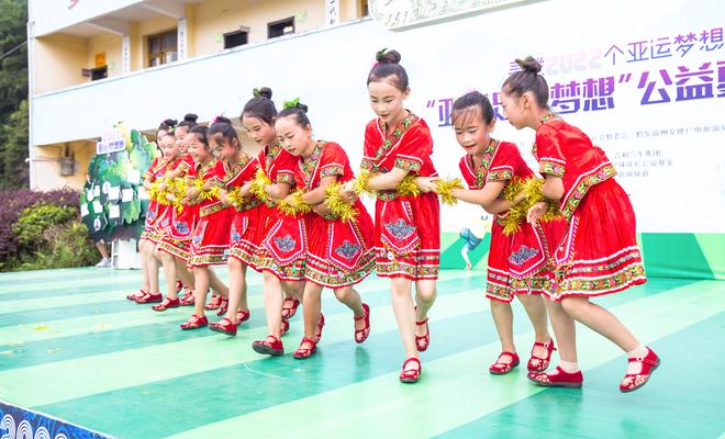 才艺表演：布依山歌《欢迎远方的客人》