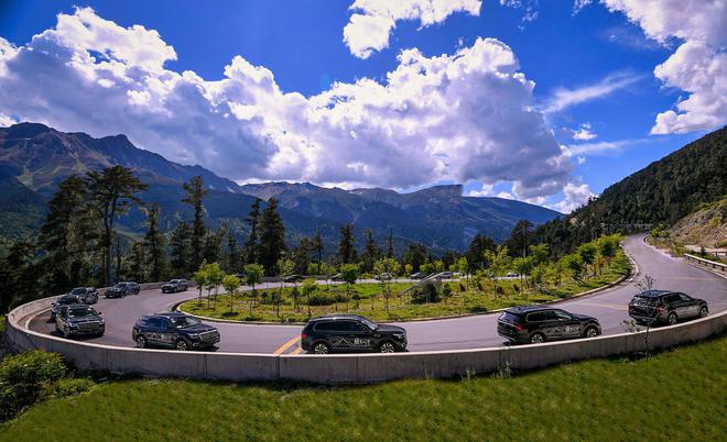 红动八方 旗迹成双 红旗8月销量再创新高！