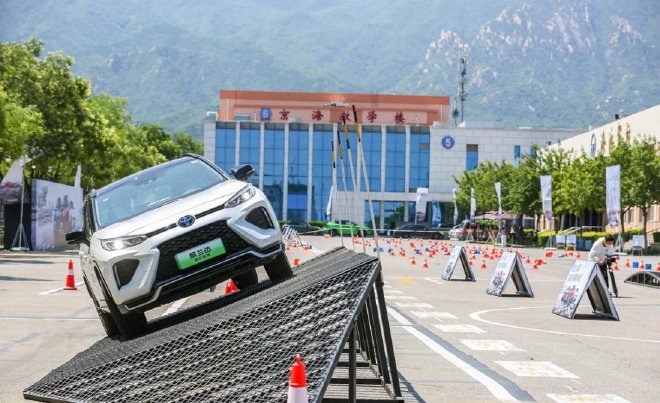 试驾威兰达高性能版轻松应对四驱测试